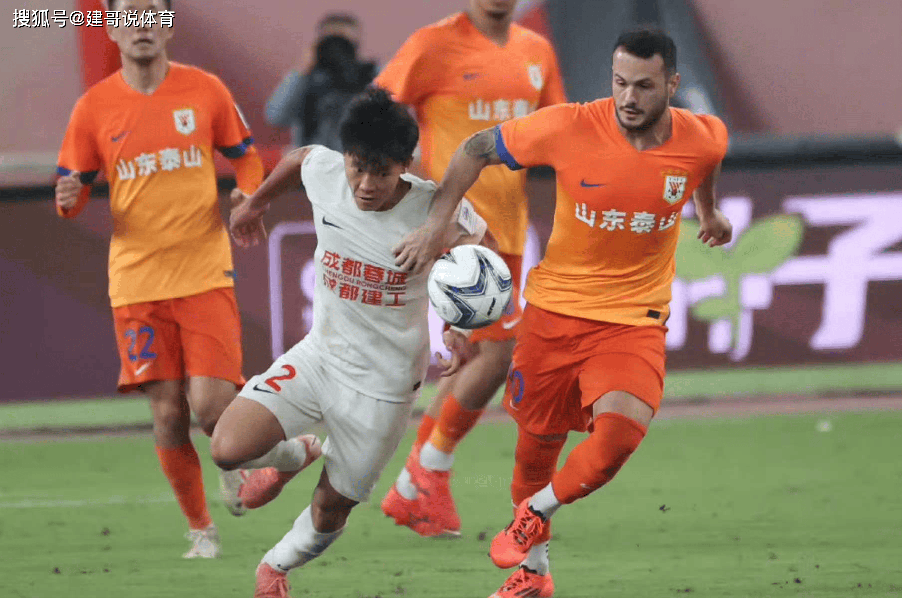 爱游戏娱乐 -关于中超转会期走向成谜，成都蓉城伤情更新，引发热议，身体对抗强度拉满的信息