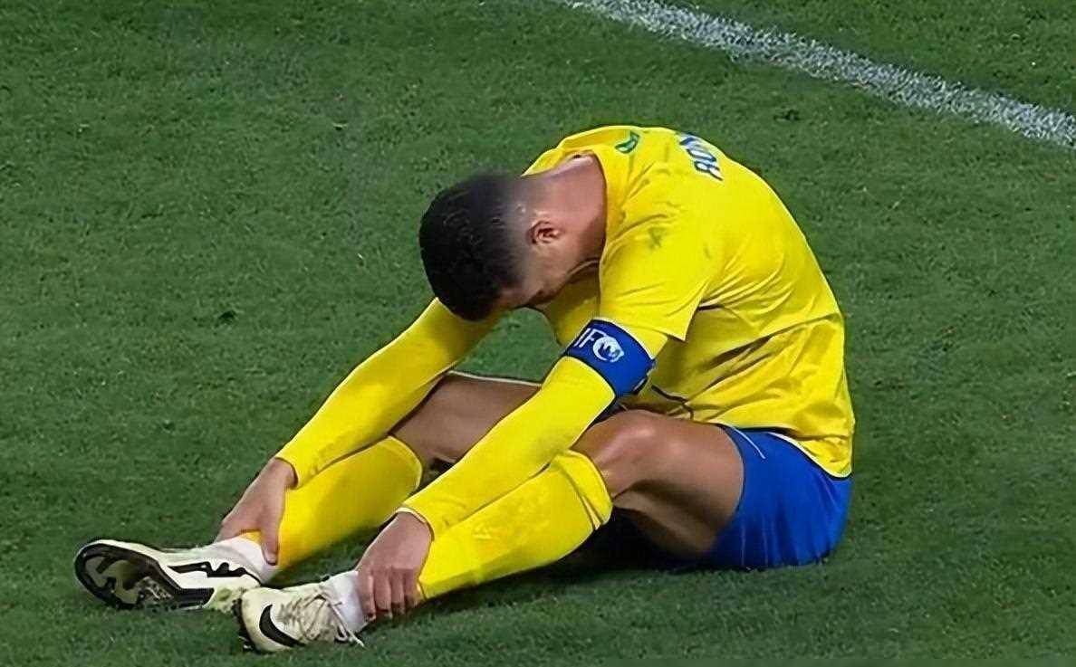 爱游戏国际 -关键时刻突围战来临，罗马围绕亚冠单刀错失，引发热议，轮换策略成焦点(关键时刻不掉链)