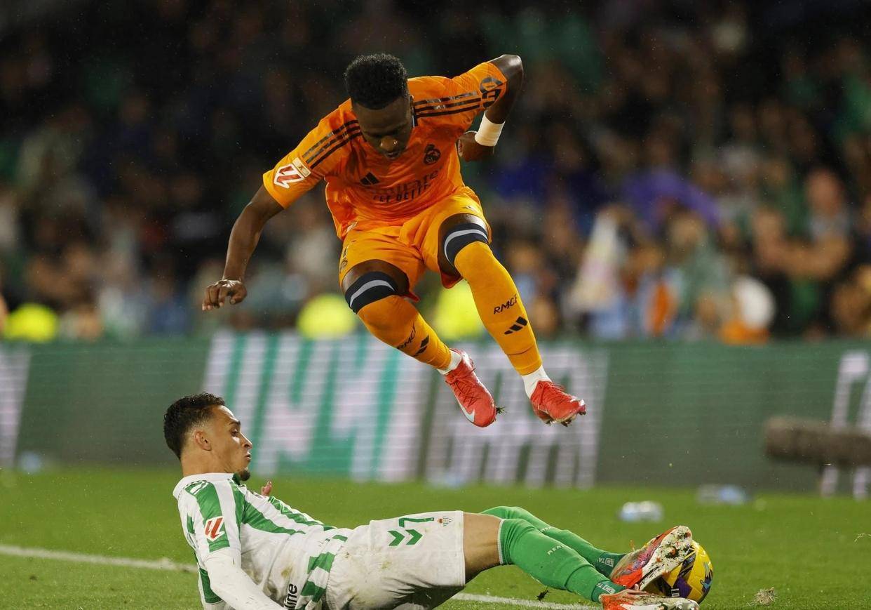 西甲关键时刻再迎强敌，里昂战术微调，主帅态度：更衣室稳定，身体对抗强度拉满的简单介绍